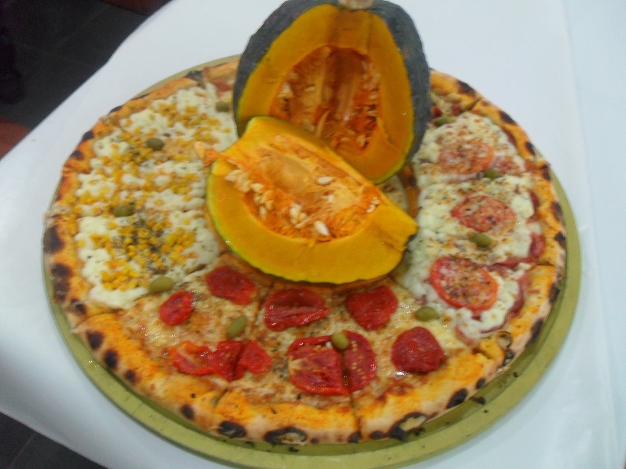 Sem exagero: estas são as pizzas mais monstruosas que você vai ver na vida