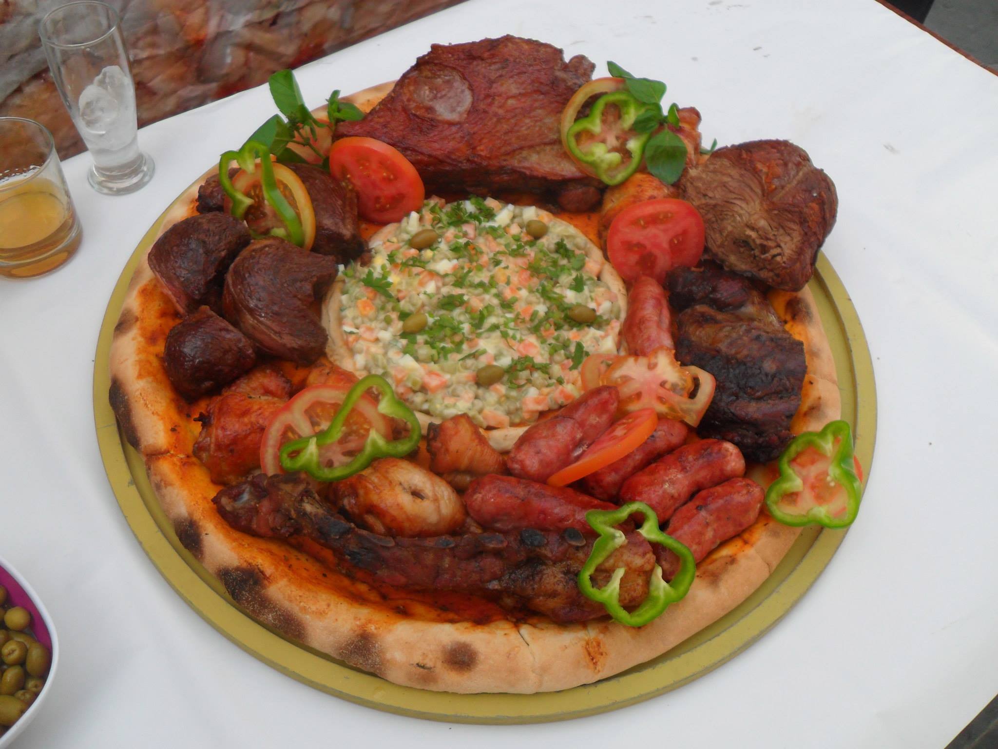 Sem exagero: estas são as pizzas mais monstruosas que você vai ver na vida
