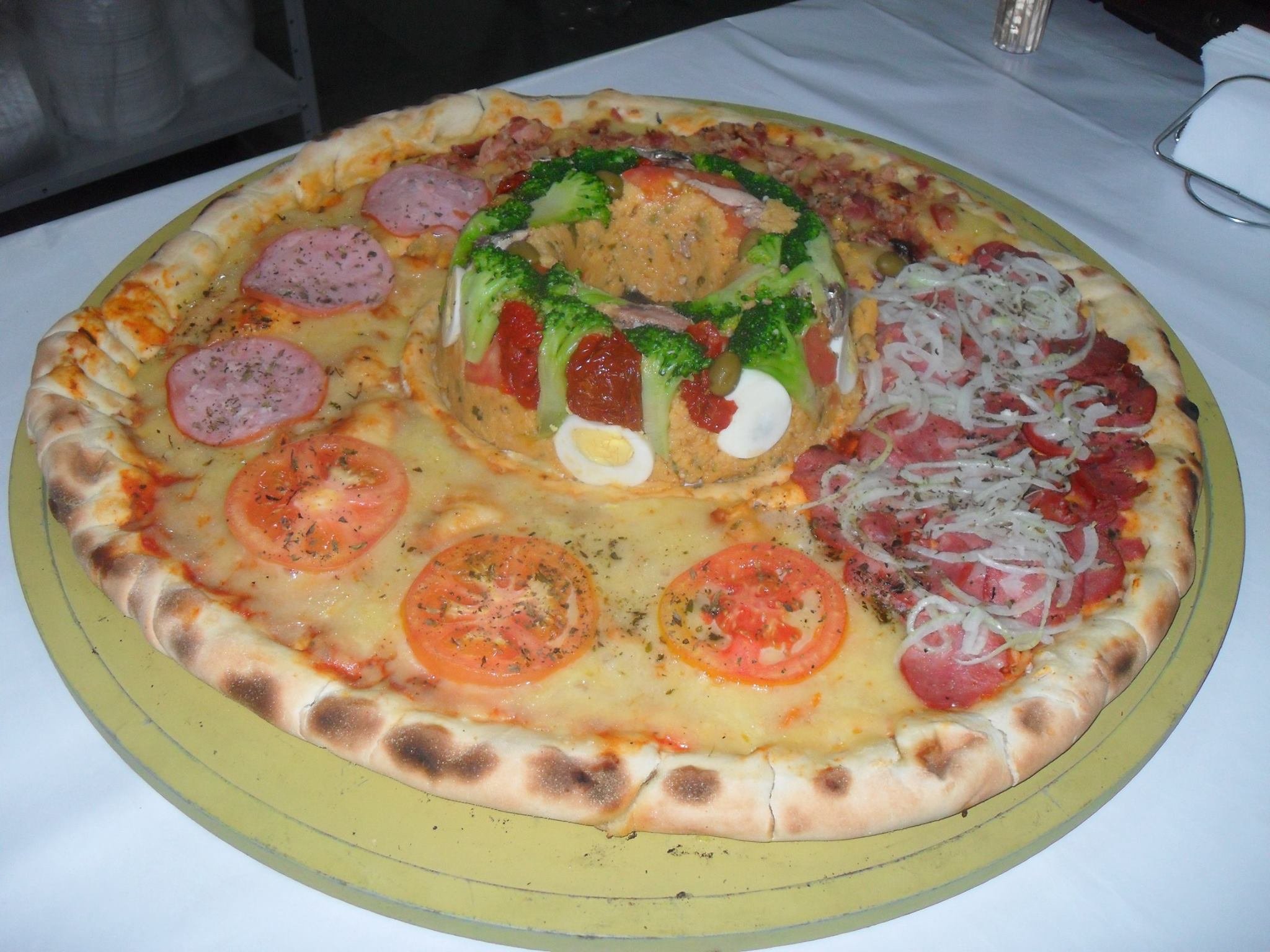 Sem exagero: estas são as pizzas mais monstruosas que você vai ver na vida