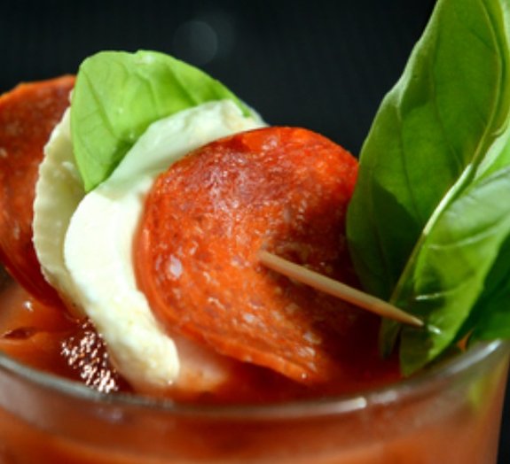Drink feito com pepperoni e vodca é a bizarrice do momento – confira!