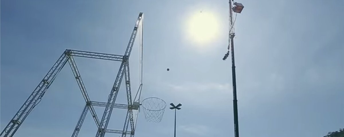 Gigantesco! Jogador de basquete com 2,28 metros é a sensação das quadras -  Mega Curioso