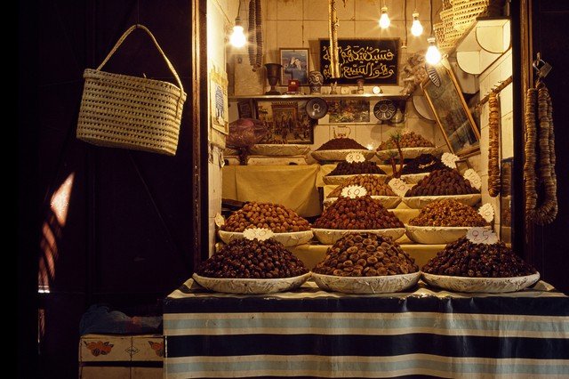 Uma das centenas de lojinhas de um souk de Fez