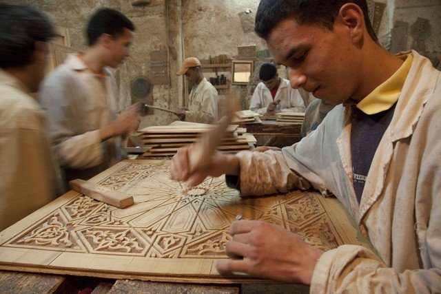 Artesão trabalhando