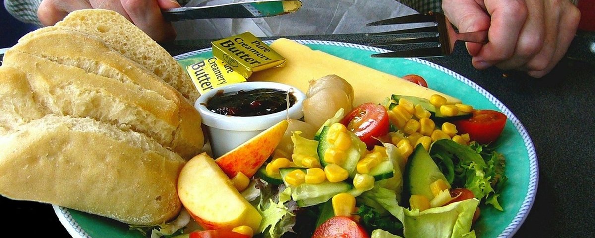 Moça de 25 anos come 8 mil calorias por dia e tem cintura de 61 centímetros - Mega Curioso Moça de 25 anos come 8 mil calorias por dia e tem cintura de 61 centímetros - Mega Curioso