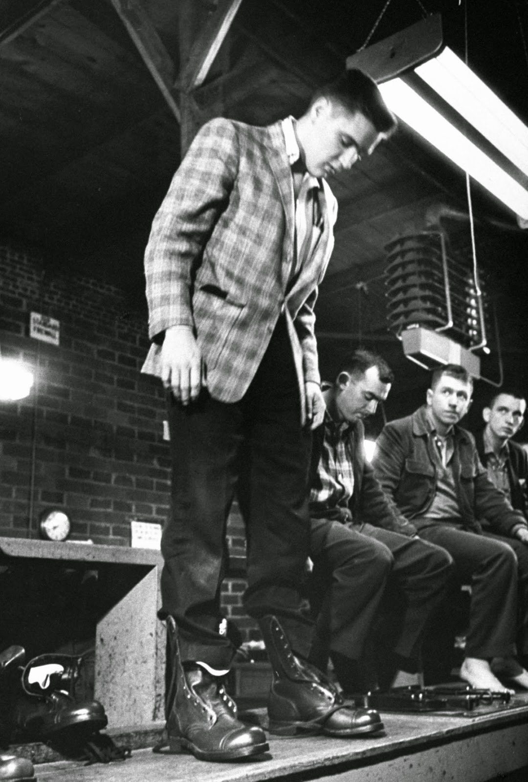 Confira uma seleção de fotos raras de quando Elvis Presley foi soldado