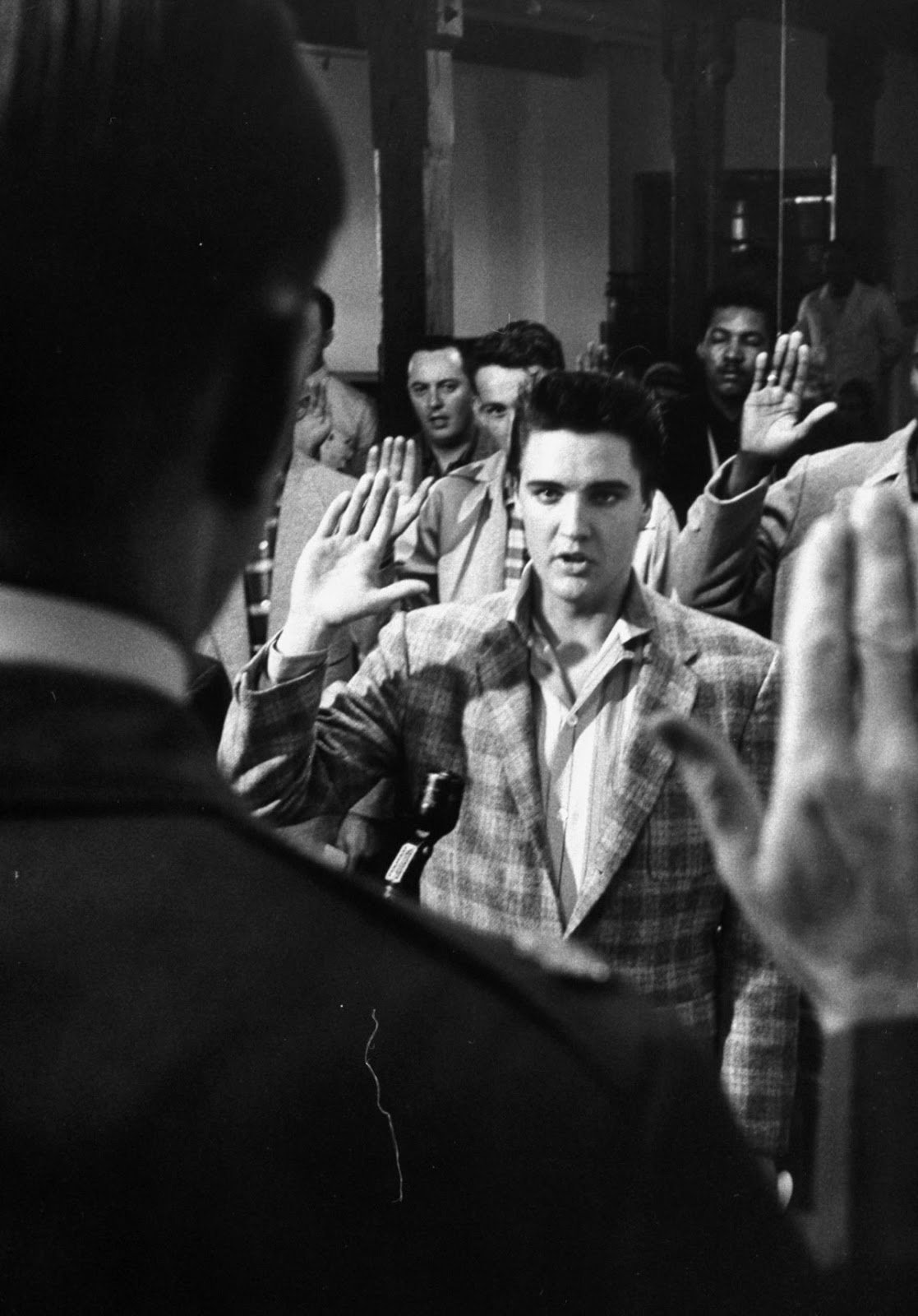 Confira uma seleção de fotos raras de quando Elvis Presley foi soldado