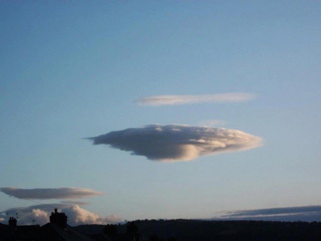 Nuvem lenticular capturada por John Lloyd no País de Gales em 2013.