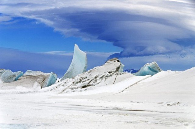 Nuvem lenticular sobre a Antártida, feita por Michel Studinger em 2013.