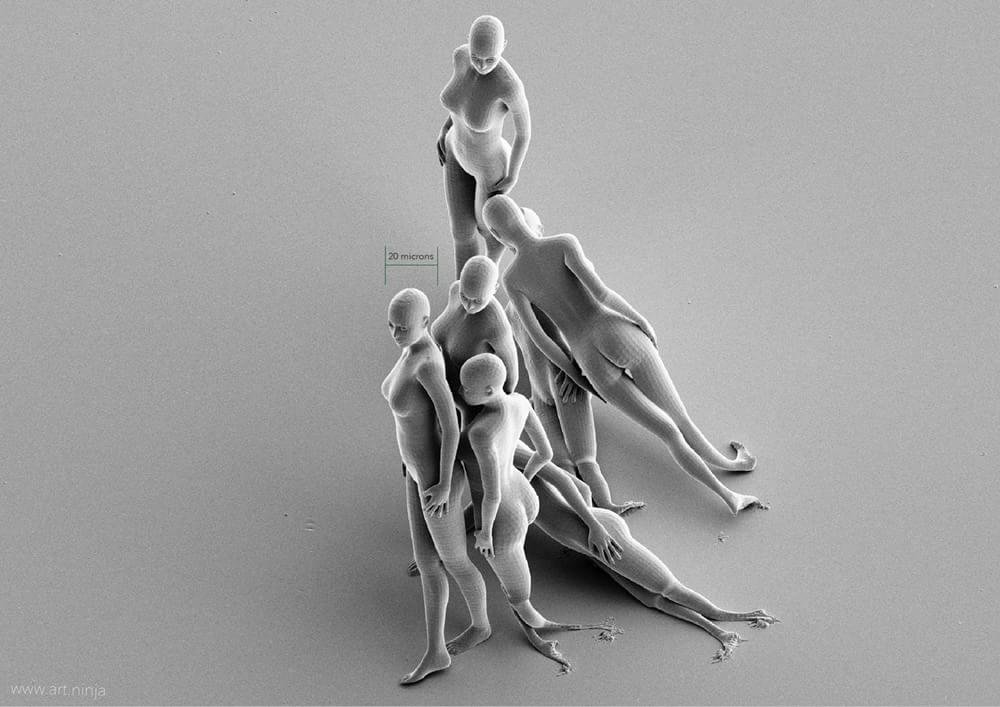 Querida, encolhi a arte: britânico faz escultura menor que um fio de cabelo