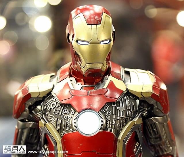 Brinquedos de Vingadores 2 revelam Homem de Ferro, Caça-Hulk e mais