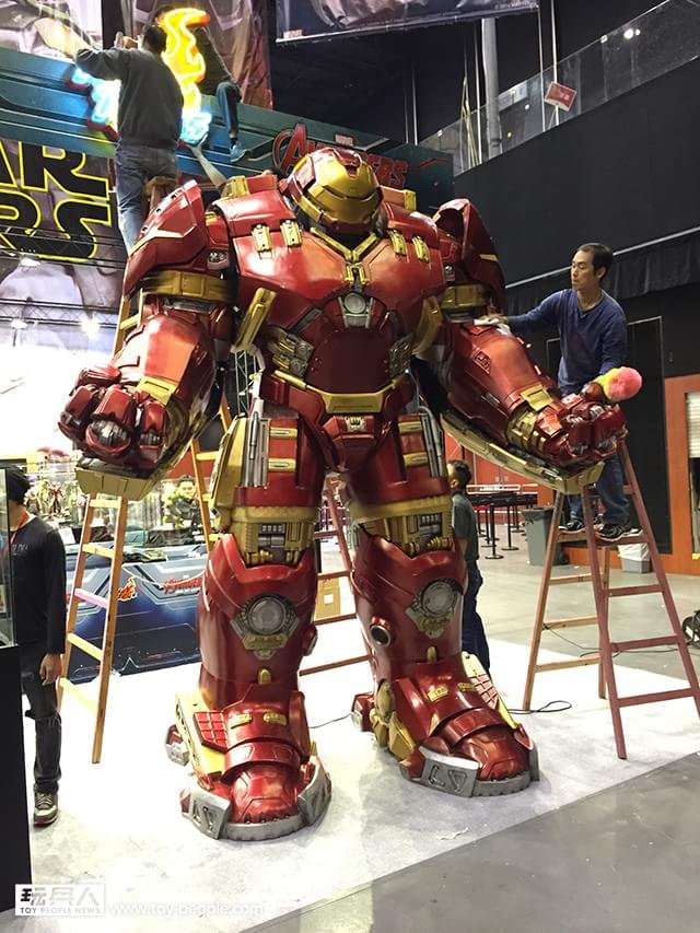 Brinquedos de Vingadores 2 revelam Homem de Ferro, Caça-Hulk e mais