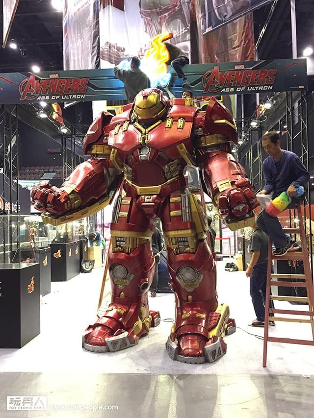 Brinquedos de Vingadores 2 revelam Homem de Ferro, Caça-Hulk e mais