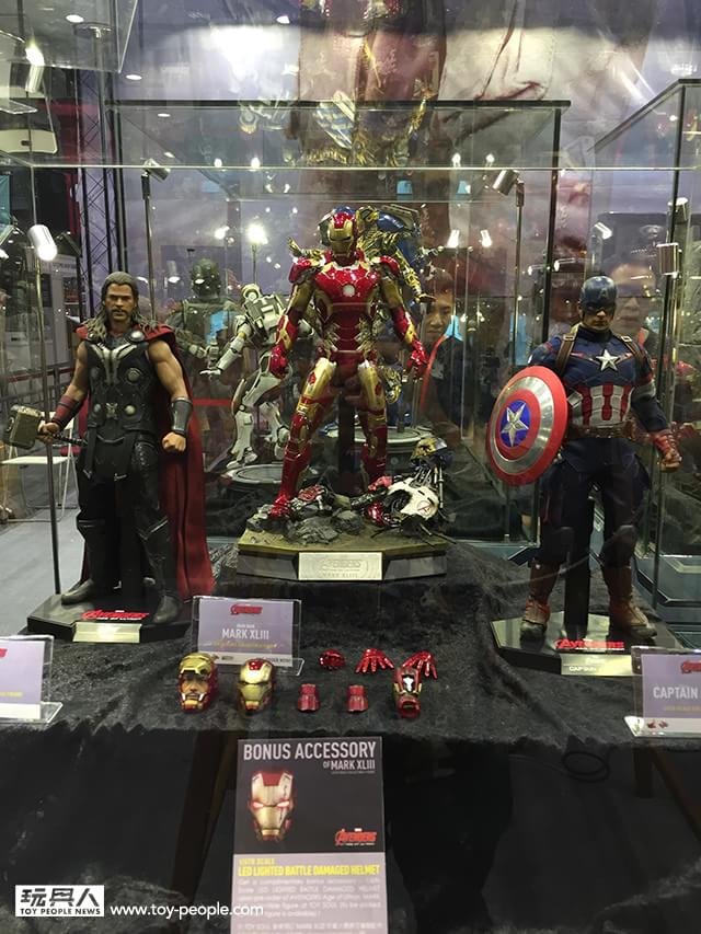 Brinquedos de Vingadores 2 revelam Homem de Ferro, Caça-Hulk e mais
