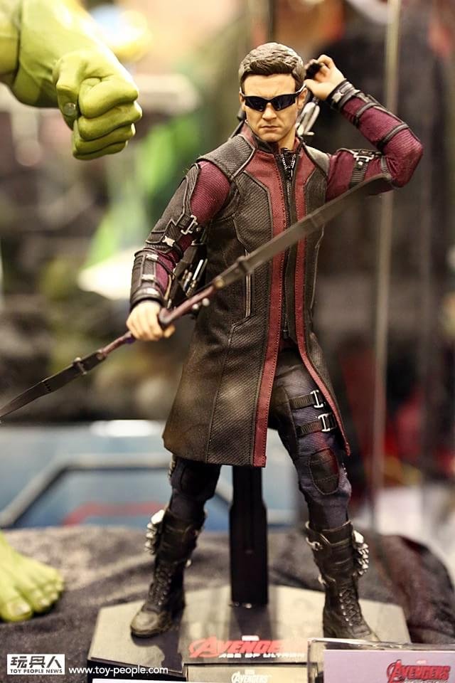 Brinquedos de Vingadores 2 revelam Homem de Ferro, Caça-Hulk e mais