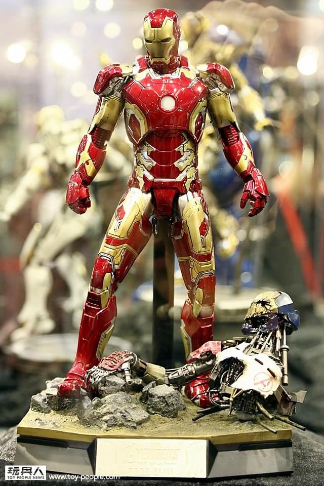 Brinquedos de Vingadores 2 revelam Homem de Ferro, Caça-Hulk e mais