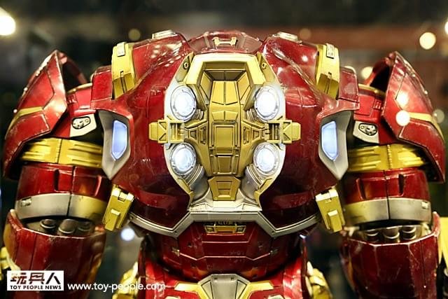 Brinquedos de Vingadores 2 revelam Homem de Ferro, Caça-Hulk e mais