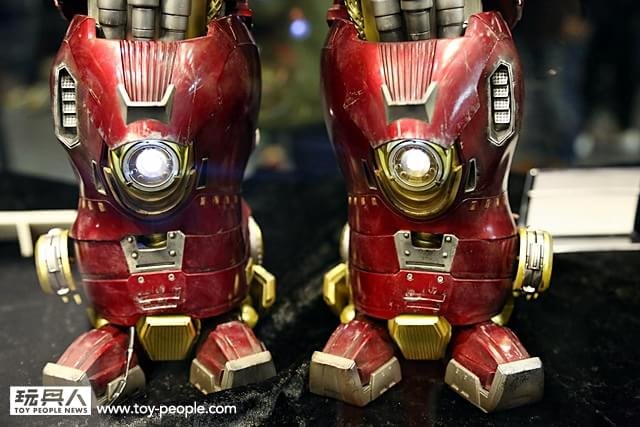 Brinquedos de Vingadores 2 revelam Homem de Ferro, Caça-Hulk e mais