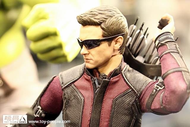 Brinquedos de Vingadores 2 revelam Homem de Ferro, Caça-Hulk e mais