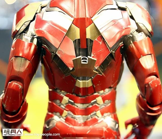 Brinquedos de Vingadores 2 revelam Homem de Ferro, Caça-Hulk e mais