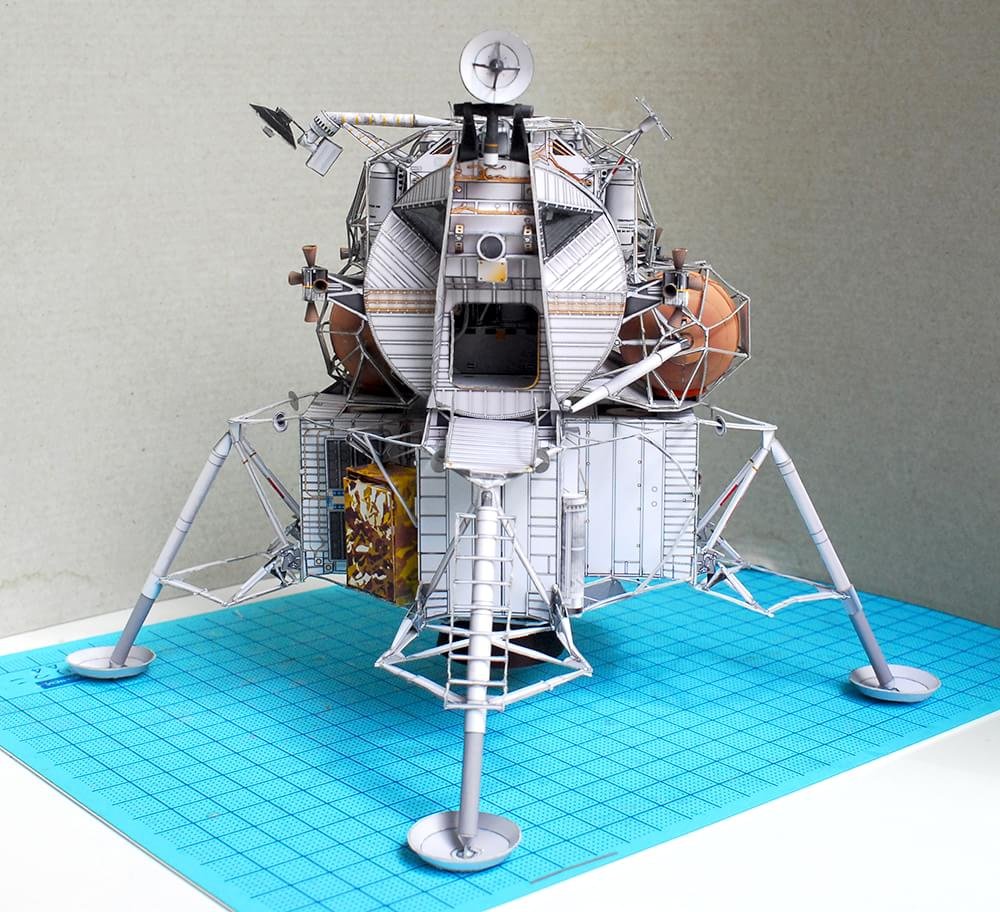 Miniaturas incríveis de papel recriam as espaçonaves mais famosas do cinema