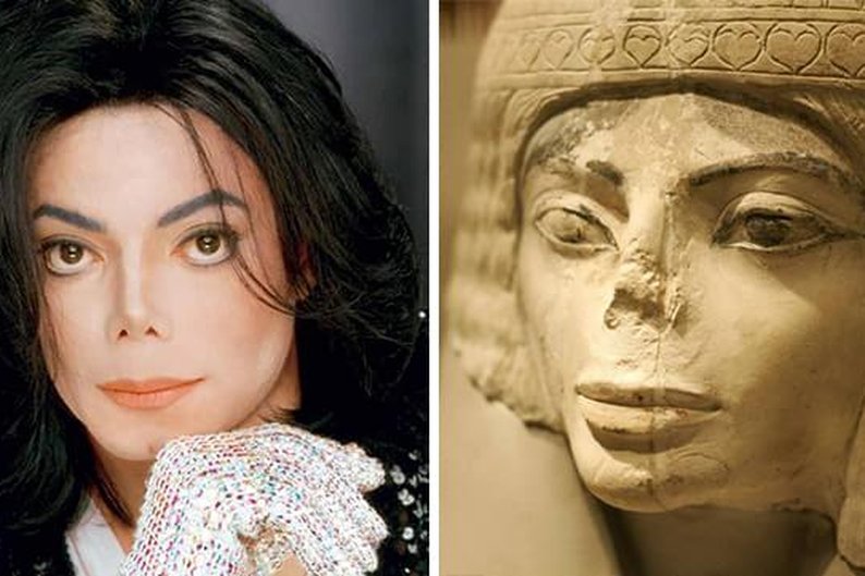 Michael Jackson e estátua egípcia