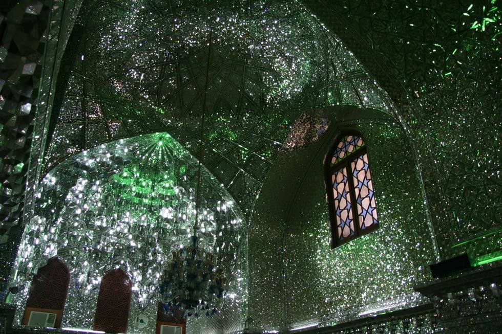 Conheça a mesquita de Shah Cheragh, uma das mais belas do mundo