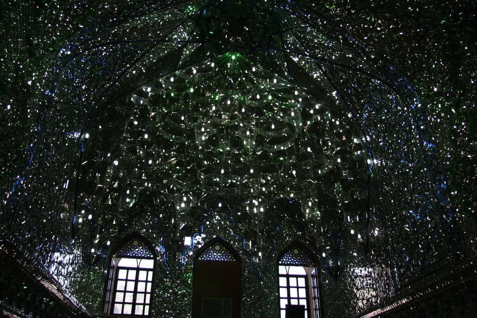 Conheça a mesquita de Shah Cheragh, uma das mais belas do mundo