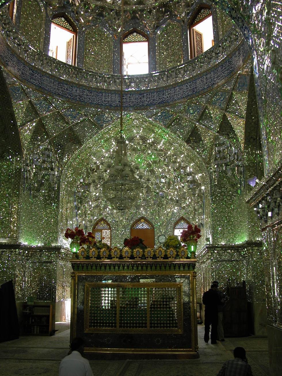 Conheça a mesquita de Shah Cheragh, uma das mais belas do mundo