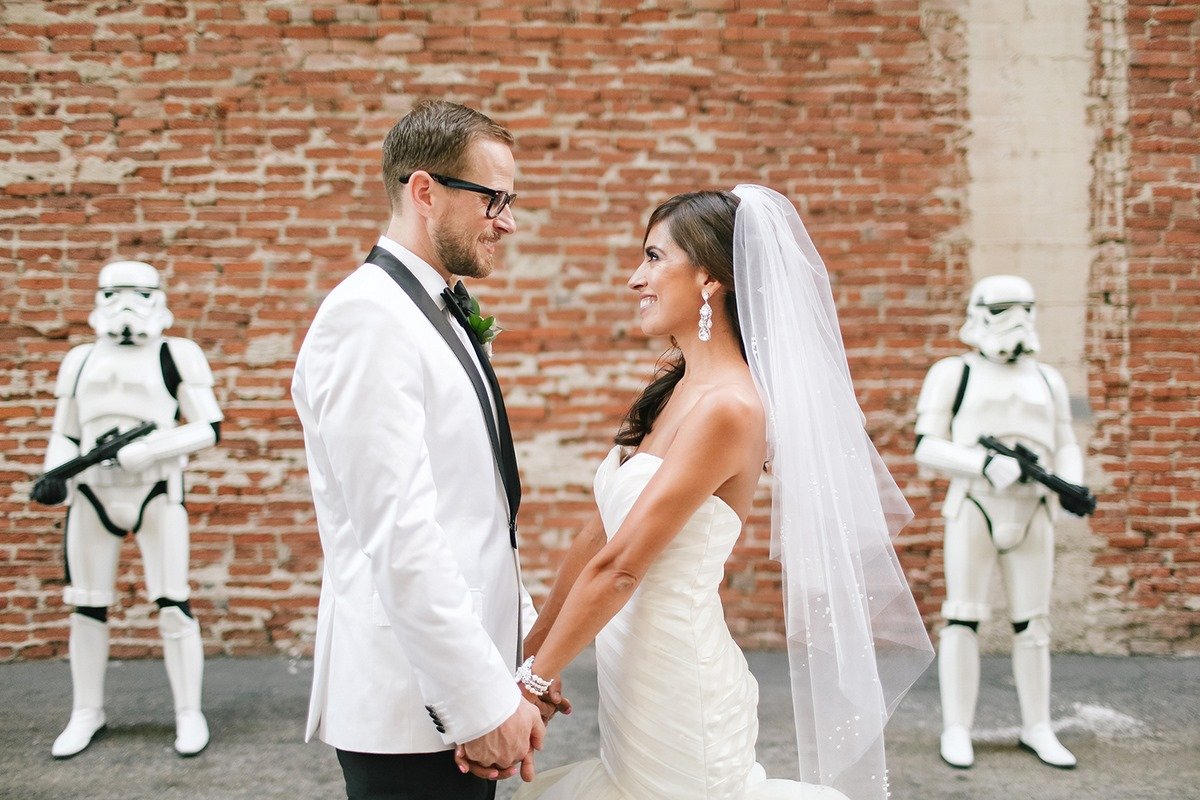 Veja fotos de um lindo casamento com temática de Guerra nas Estrelas