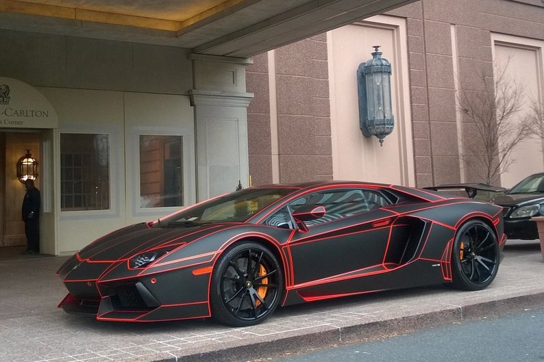 Estilo Tron, só que vermelho