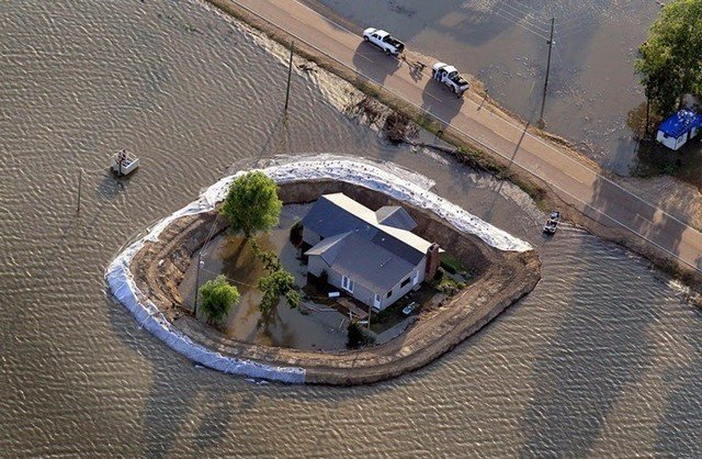 Veja como as pessoas protegeram suas casas durante uma cheia do Mississippi