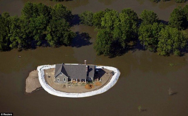 Veja como as pessoas protegeram suas casas durante uma cheia do Mississippi