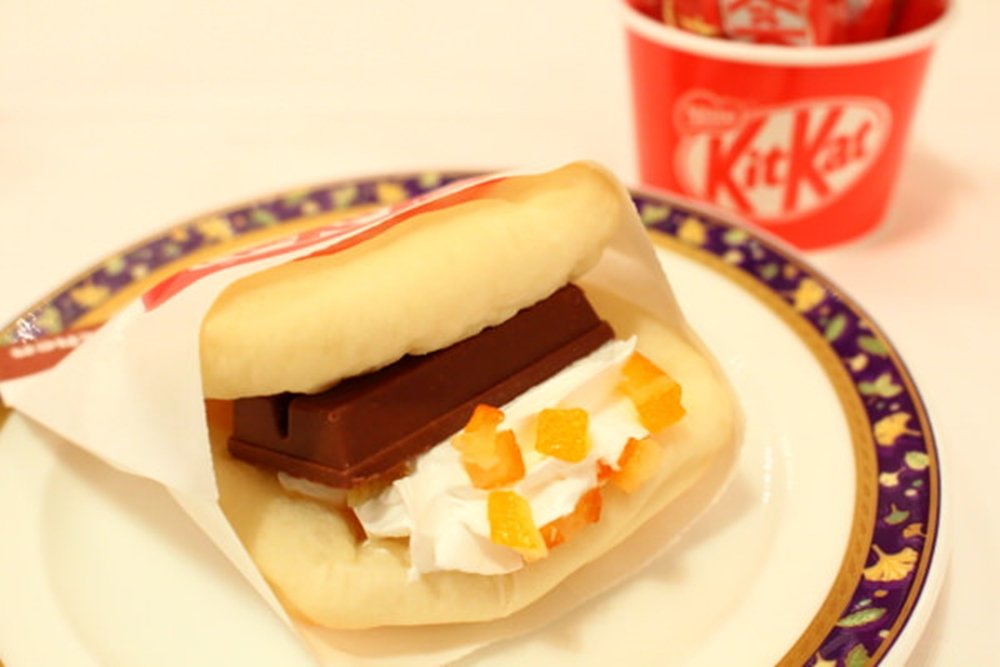 Rede de fast-food japonesa vende sanduíche crocante de KitKat por R$ 5,90
