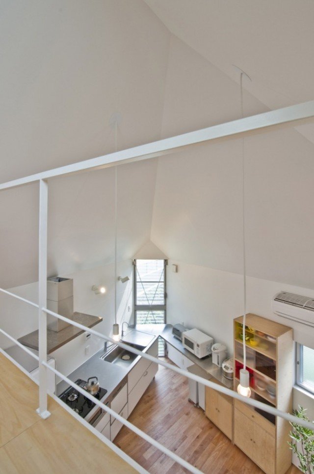 Esta casa incrível tem 2 andares, vários cômodos – tudo em apenas 29 m²