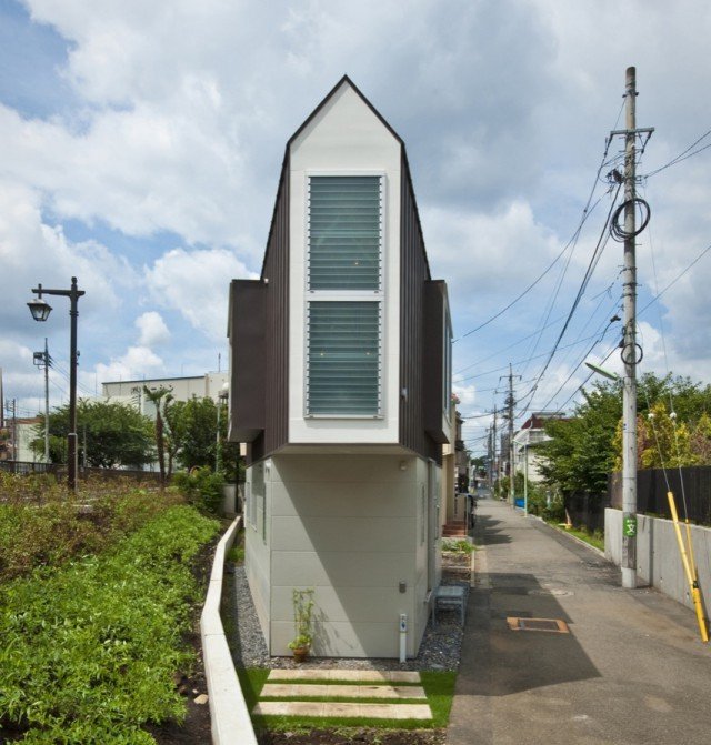 Esta casa incrível tem 2 andares, vários cômodos – tudo em apenas 29 m²
