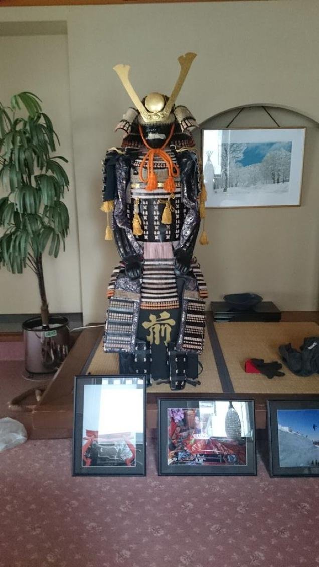 É assim que um samurai pratica esqui