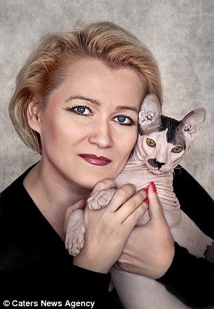 Gato tem aparência e personalidade que lembram Adolf Hitler