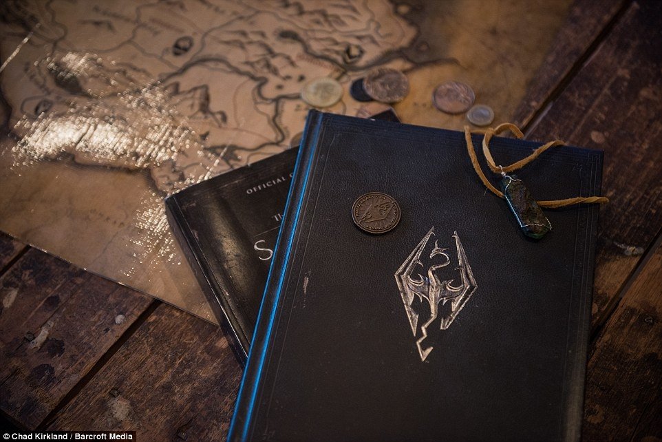 Homem gasta R$ 155 mil em porão inspirado na série The Elder Scrolls