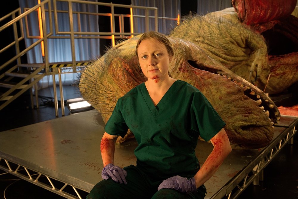 Presas e sangue: confira a autópsia de uma réplica realista de Tiranossauro