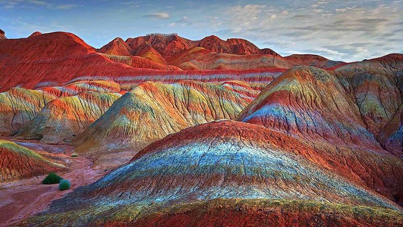 Surpreendente: veja as paisagens das belas montanhas coloridas da China