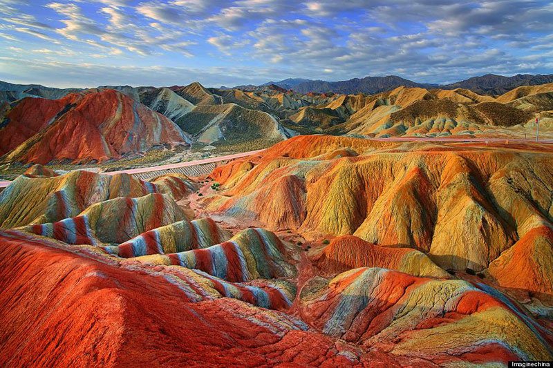 Surpreendente: veja as paisagens das belas montanhas coloridas da China