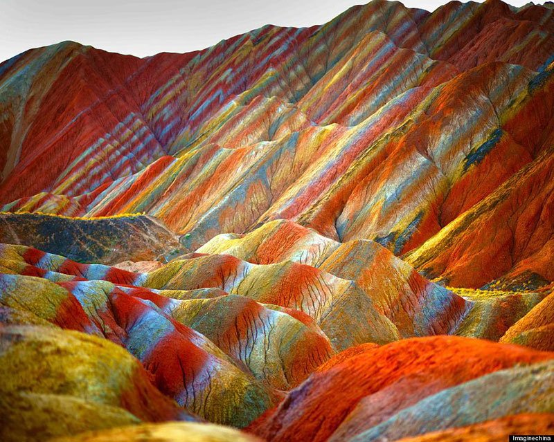 Surpreendente: veja as paisagens das belas montanhas coloridas da China