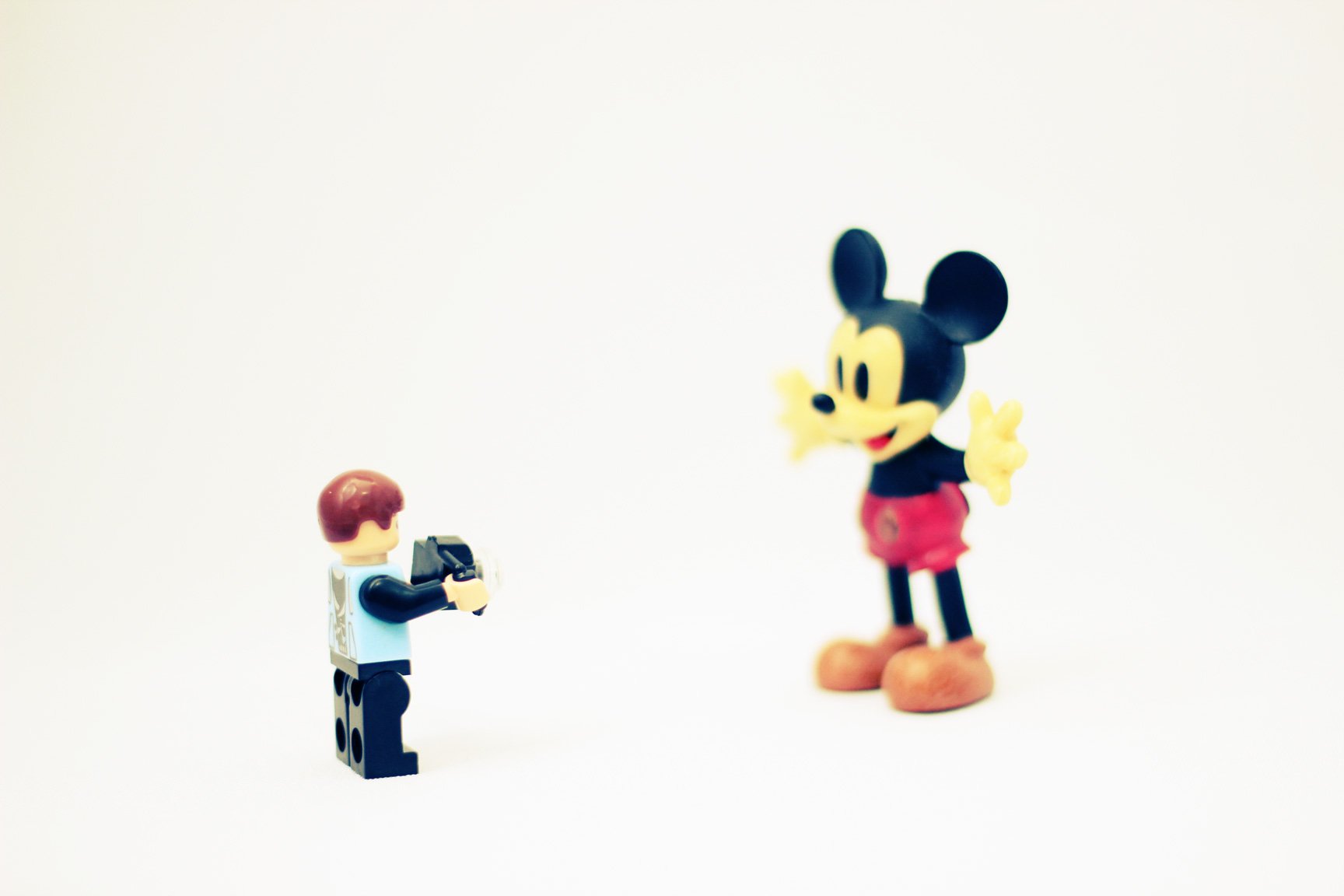 Série de fotos mostra brinquedos Lego em cenas reais