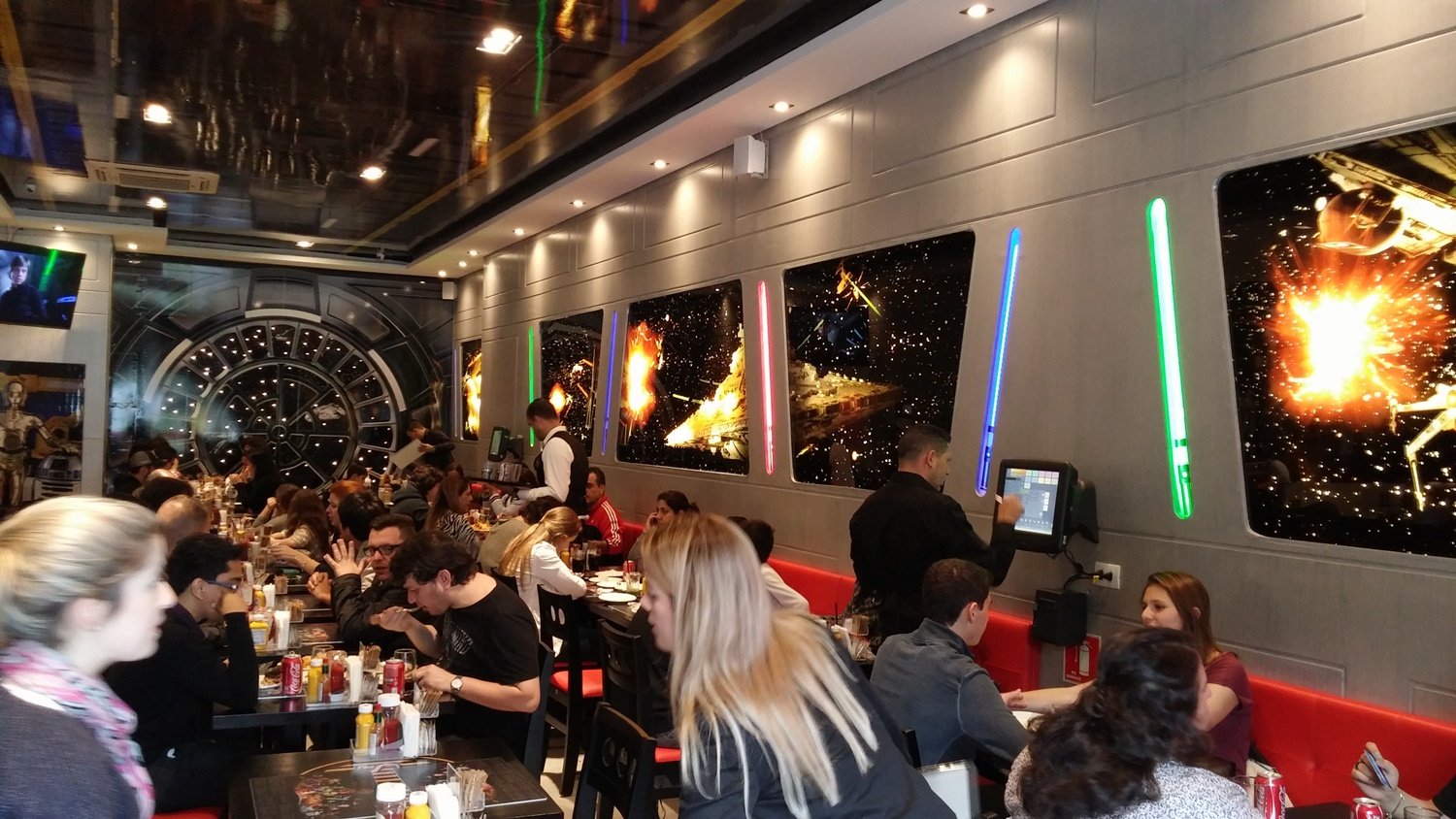 Ainda não foi ao restaurante com temática de Star Wars em SP? Fomos visitar