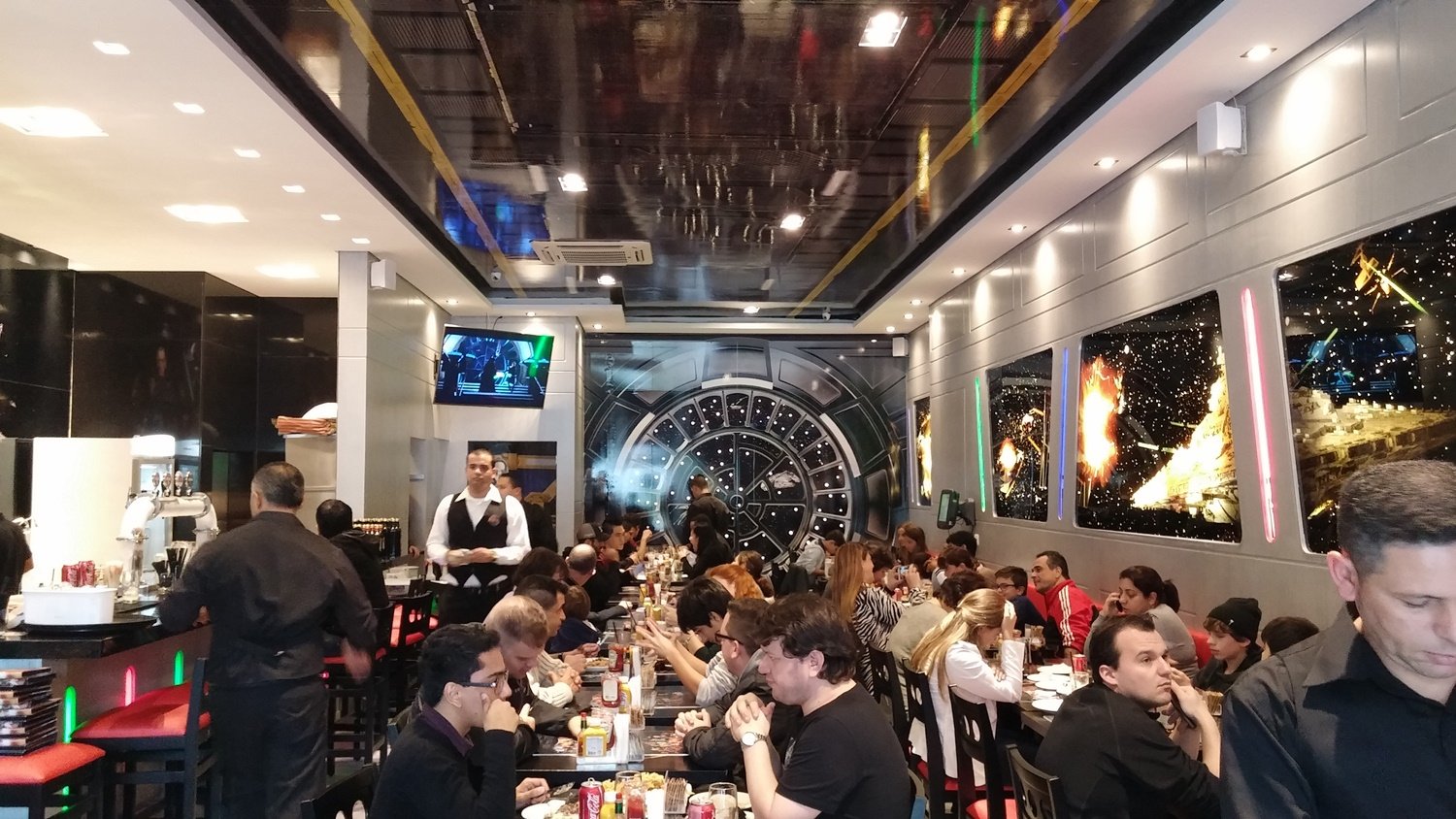 Ainda não foi ao restaurante com temática de Star Wars em SP? Fomos visitar