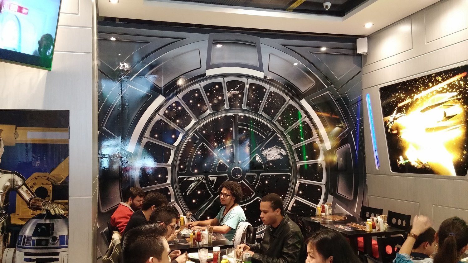 Ainda não foi ao restaurante com temática de Star Wars em SP? Fomos visitar