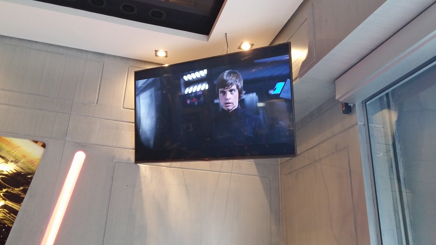 Ainda não foi ao restaurante com temática de Star Wars em SP? Fomos visitar