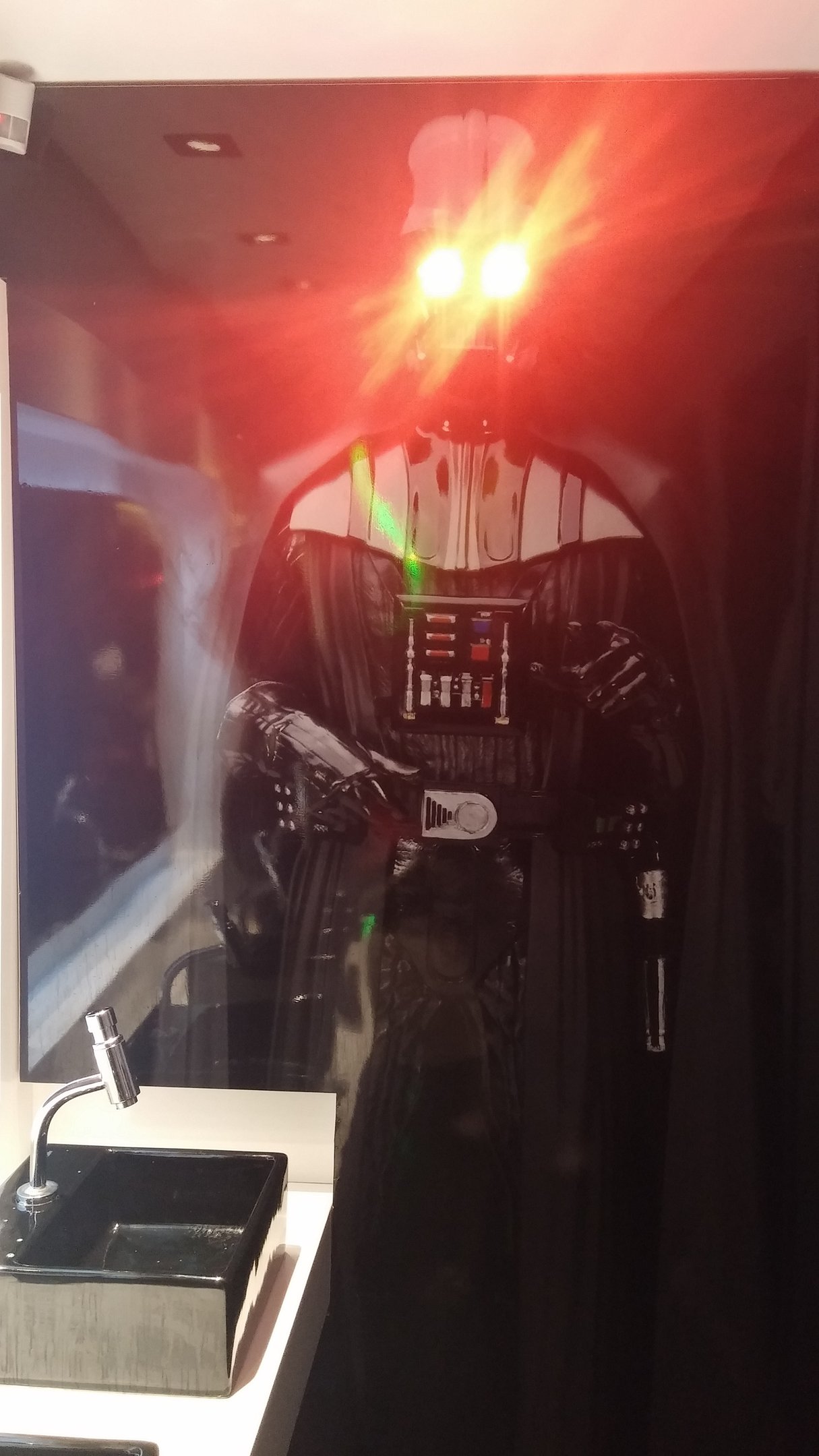 Ainda não foi ao restaurante com temática de Star Wars em SP? Fomos visitar