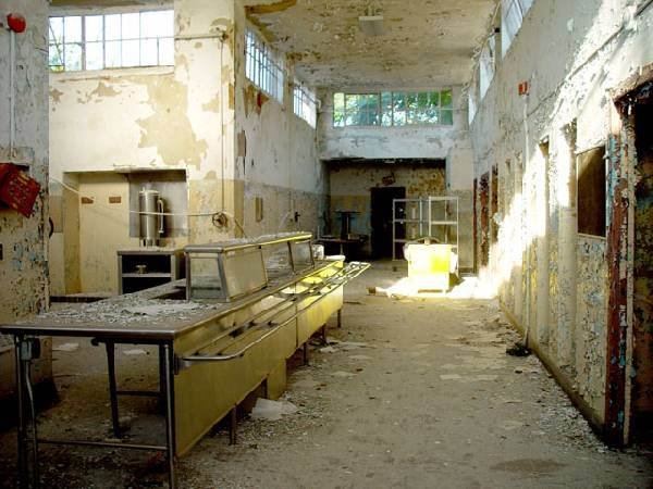 Fotos guardam memórias aterrorizadoras de sanatórios abandonados