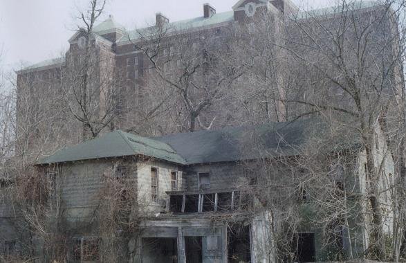 Fotos guardam memórias aterrorizadoras de sanatórios abandonados